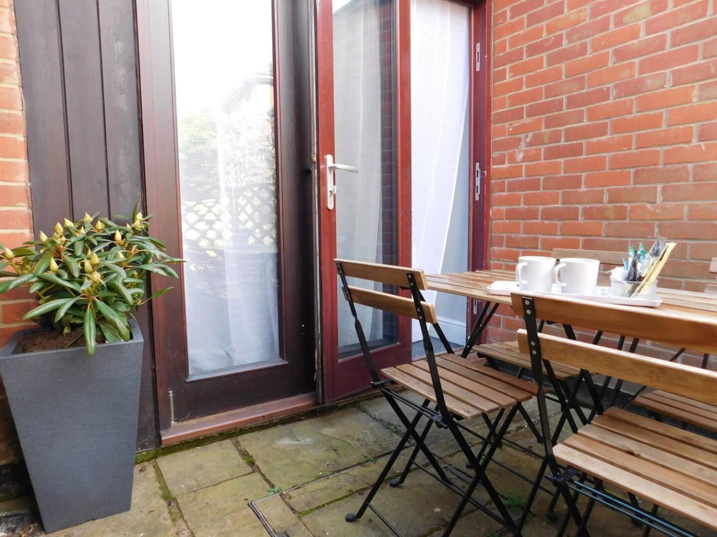 City Center Ground Floor Flat With Patio &Parking NWI Extérieur photo